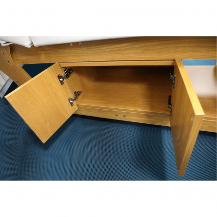 armário inferior com portas abertas